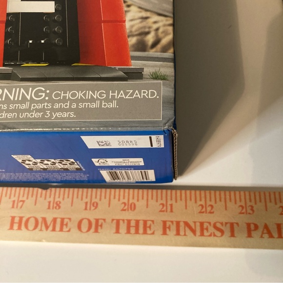 LEGO CITY: Fire Station with Fire Truck (60414) - Picture 12 of 14